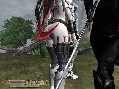 Semantha im Weiße Schlange Outfit